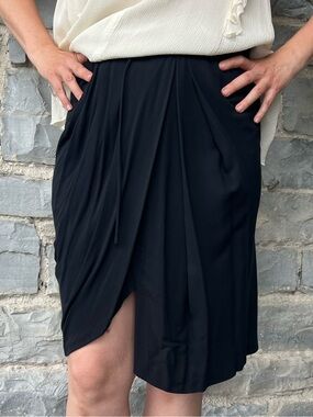 🇨🇦 Obakki Black Asymmetrical Midi Skirt